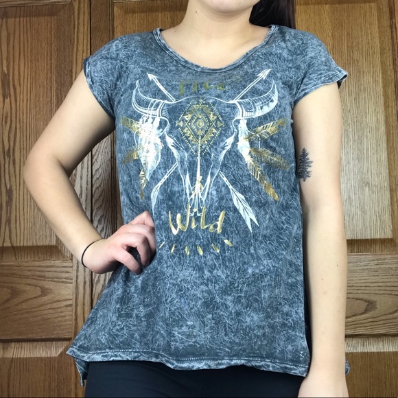 American Age Tops - 5 for 25$ 💜American age free & wild cow skull top